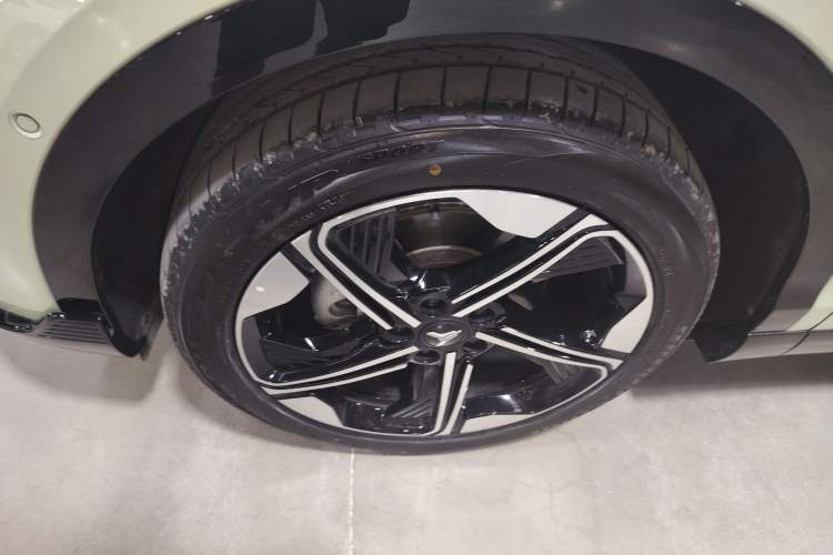 Used VOYAH COURAGE 2024 Long-Range Supercharge Edition Left Front Wheel Hub