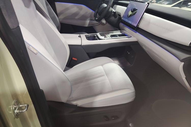 Used VOYAH COURAGE 2024 Long-Range Supercharge Edition Right Front Seat
