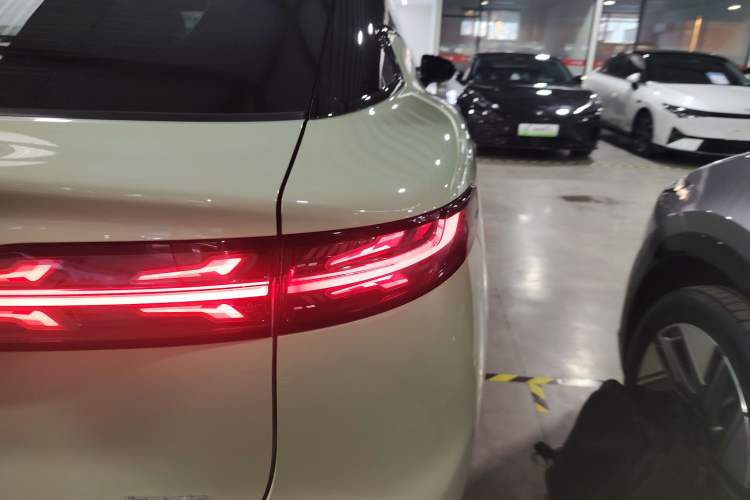 Used VOYAH COURAGE 2024 Long-Range Supercharge Edition Right Rear Taillight