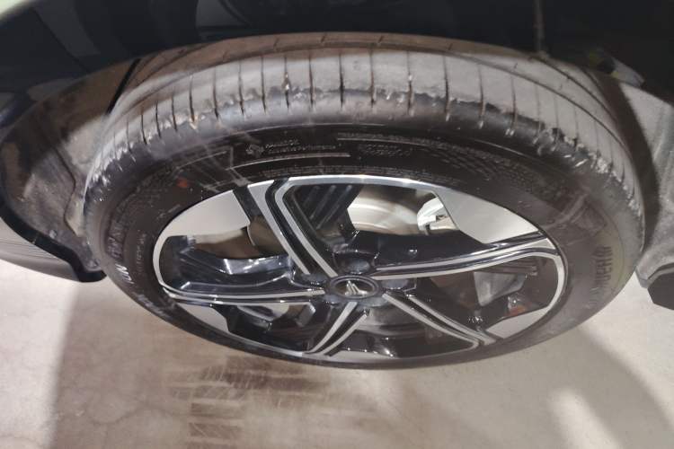 Used VOYAH COURAGE 2024 Long-Range Supercharge Edition Right Rear Wheel Hub