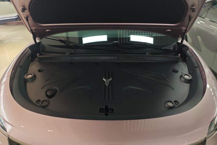 Used VOYAH COURAGE 2024 Four-Wheel Drive Global Edition Engine Bay