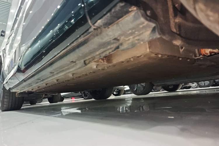 Used VOYAH COURAGE 2024 Four-Wheel Drive Global Edition Right Side Sill