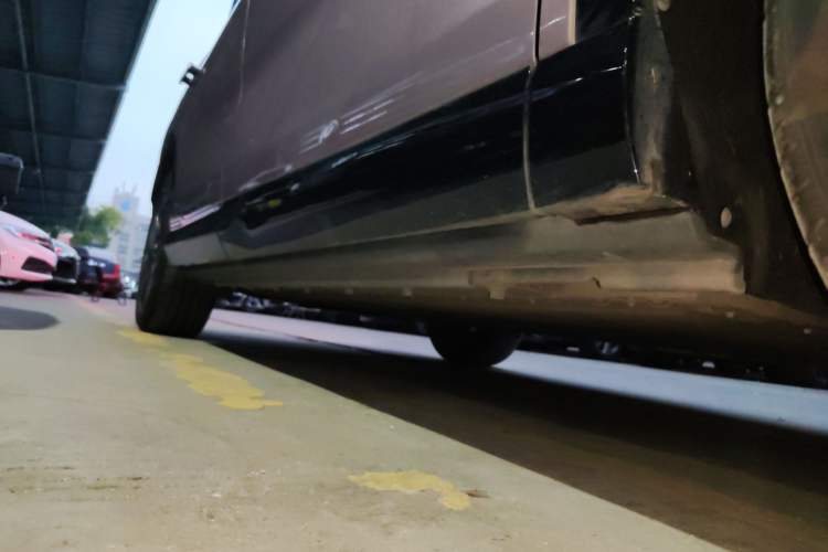 Used VOYAH COURAGE 2024 Four-Wheel Drive Global Edition Right Side Sill