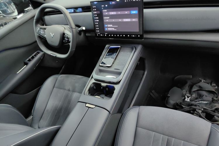 Used VOYAH COURAGE 2024 Four-Wheel Drive Global Edition Center Console