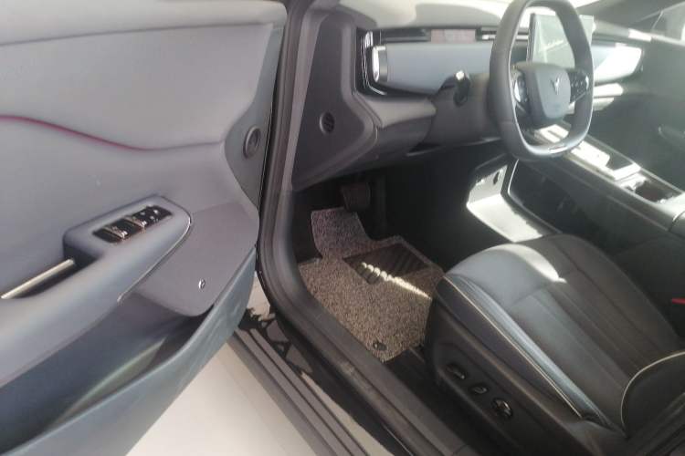 Used VOYAH COURAGE 2024 Four-Wheel Drive Global Edition Driver Seat