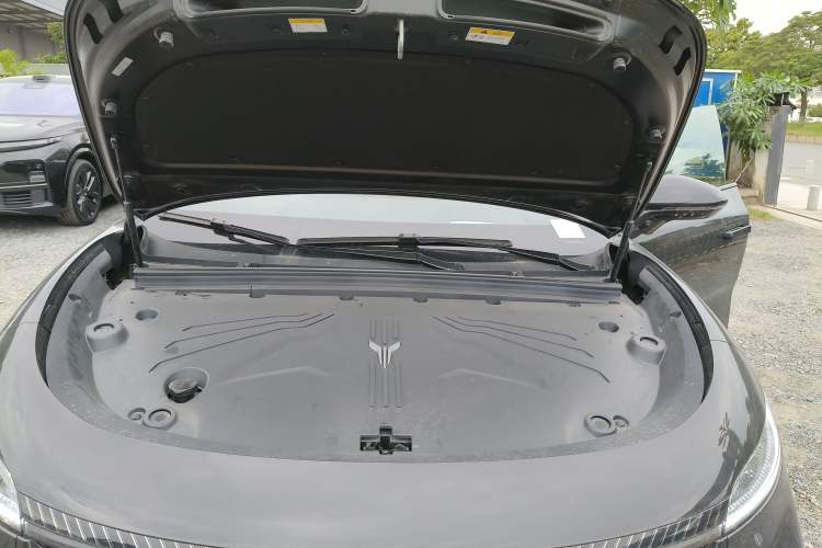 Used VOYAH COURAGE 2024 Long-Range Supercharge Edition Engine Bay