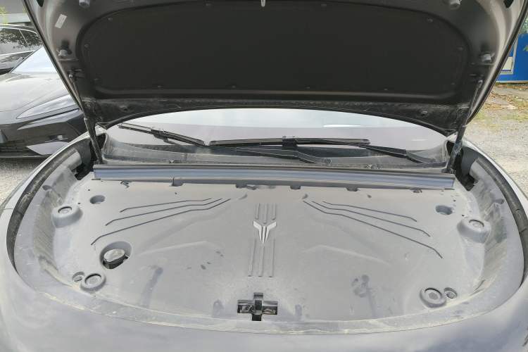 Used VOYAH COURAGE 2024 Long-Range Supercharge Edition Engine Bay