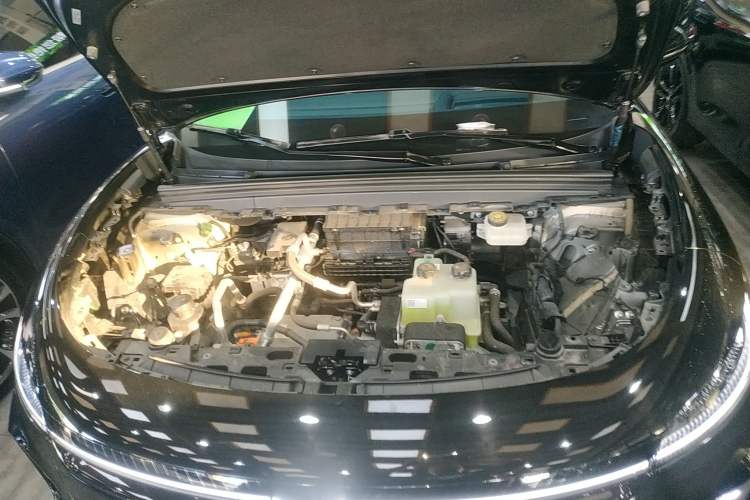 Used VOYAH COURAGE 2024 Long-Range Supercharge Edition Engine Bay