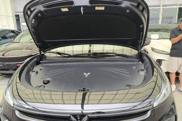 Used VOYAH COURAGE 2024 Long-Range Smart Edition Engine Bay