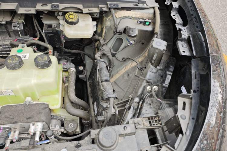 Used VOYAH COURAGE 2024 Four-Wheel Drive Global Edition Engine Bay Left