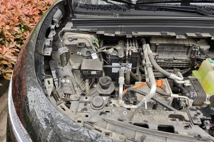 Used VOYAH COURAGE 2024 Four-Wheel Drive Global Edition Engine Bay Right