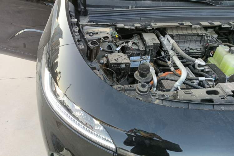 Used VOYAH COURAGE 2024 Four-Wheel Drive Global Edition Engine Bay Right