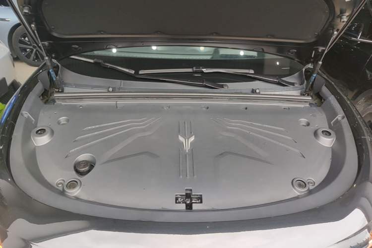 Used VOYAH COURAGE 2024 Four-Wheel Drive Global Edition Engine Bay