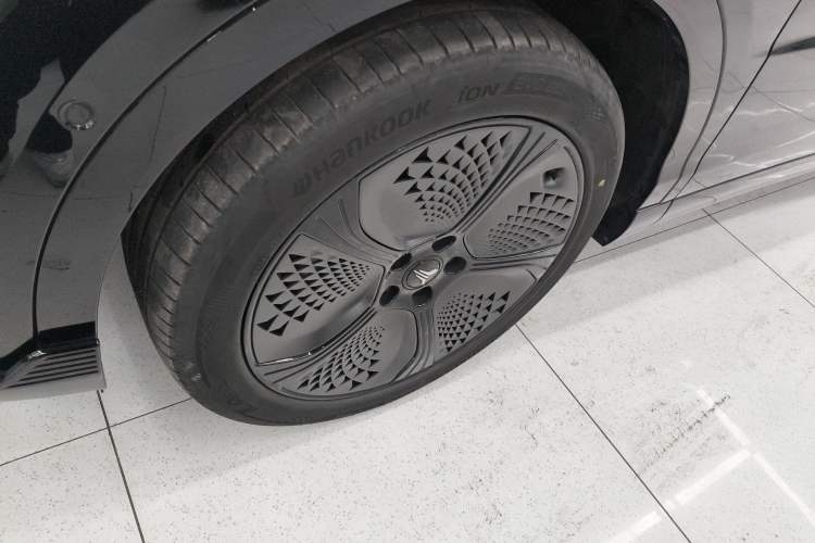 Used VOYAH COURAGE 2024 Long-Range Supercharge Edition Exterior 4