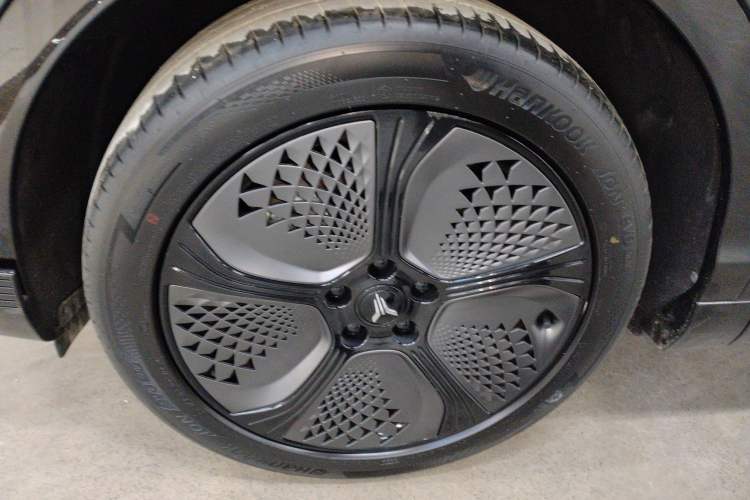 Used VOYAH COURAGE 2024 Long-Range Supercharge Edition Exterior 4