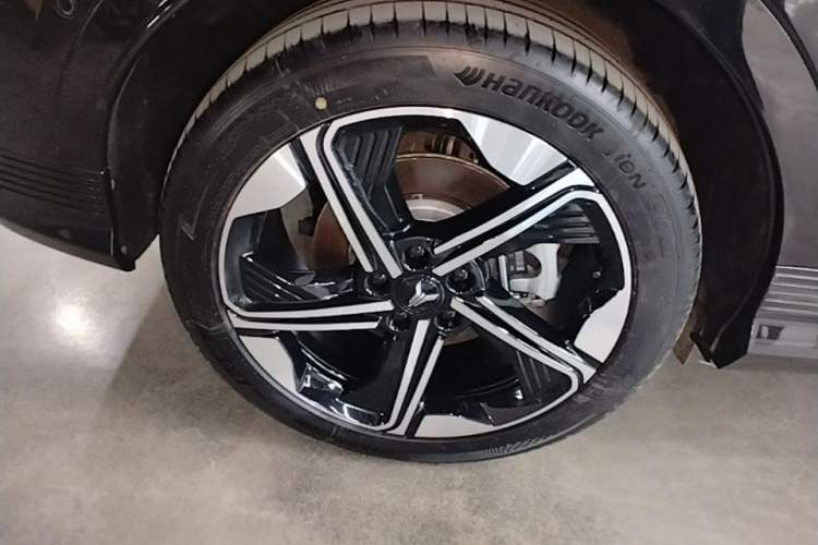 Used VOYAH COURAGE 2024 Long-Range Supercharge Edition Exterior 5