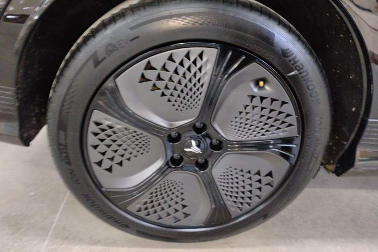 Used VOYAH COURAGE 2024 Long-Range Supercharge Edition Exterior 5