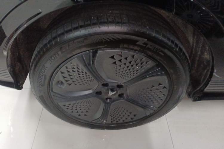 Used VOYAH COURAGE 2024 Long-Range Supercharge Edition Exterior 8