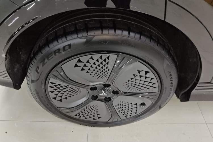 Used VOYAH COURAGE 2024 Four-Wheel Drive Global Edition Exterior 8