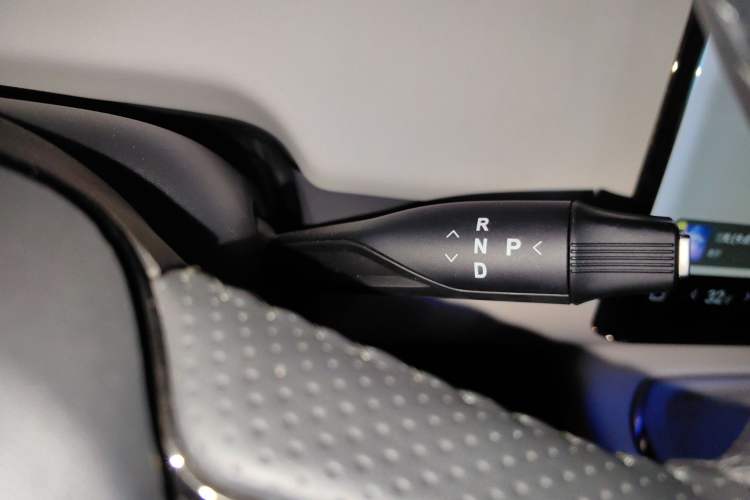 Used VOYAH COURAGE 2024 Long-Range Supercharge Edition Gear Lever
