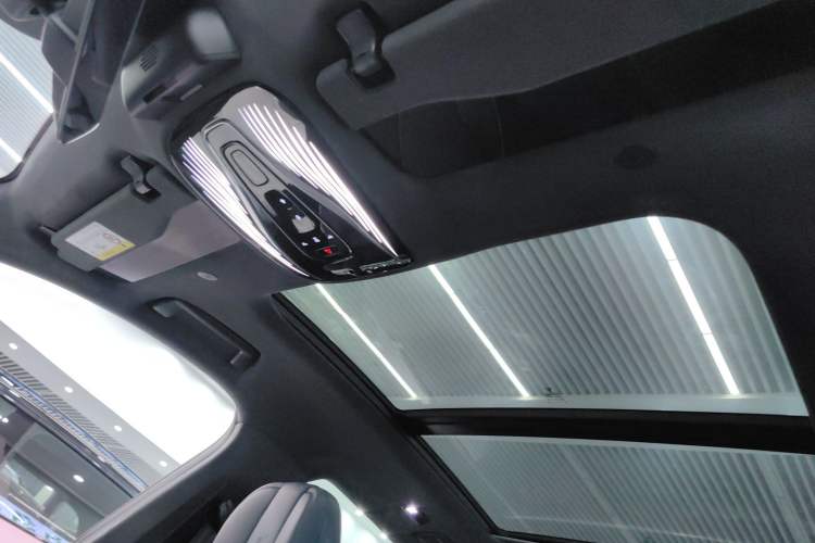 Used VOYAH COURAGE 2024 Four-Wheel Drive Global Edition Headliner