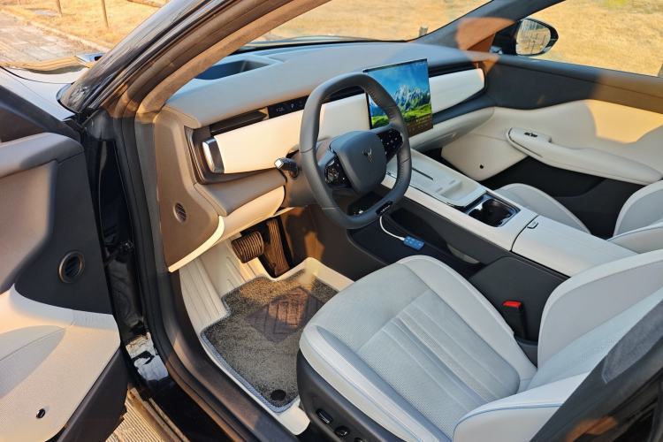Used VOYAH COURAGE 2024 Long-Range Supercharge Edition Interior 2