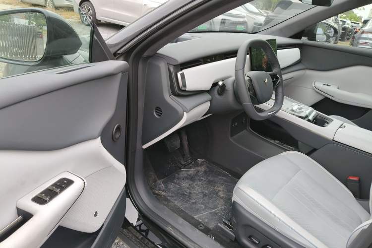 Used VOYAH COURAGE 2024 Long-Range Supercharge Edition Interior 2