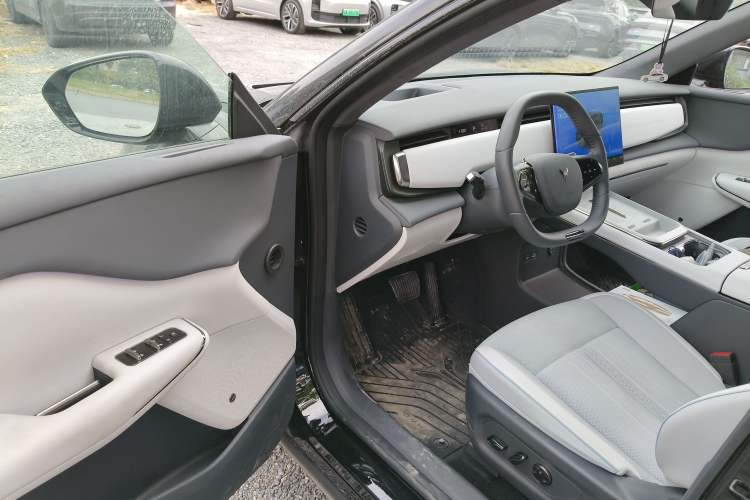 Used VOYAH COURAGE 2024 Long-Range Supercharge Edition Interior 2