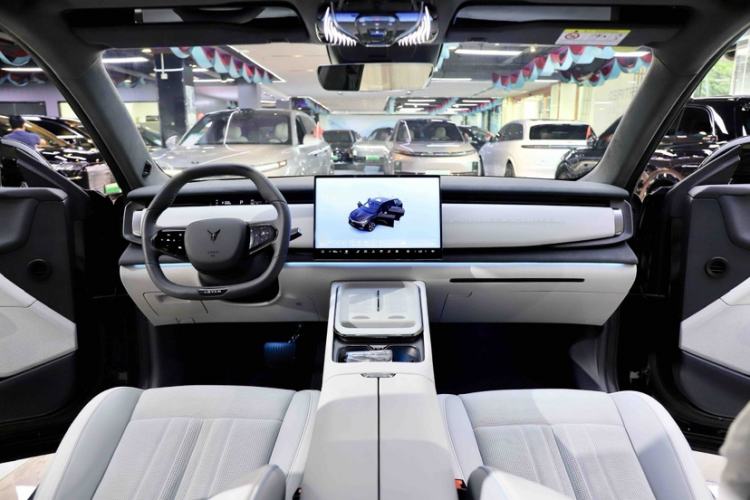 Used VOYAH COURAGE 2024 Long-Range Supercharge Edition Interior 2