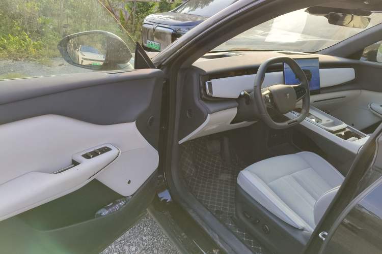 Used VOYAH COURAGE 2024 Long-Range Supercharge Edition Interior 2