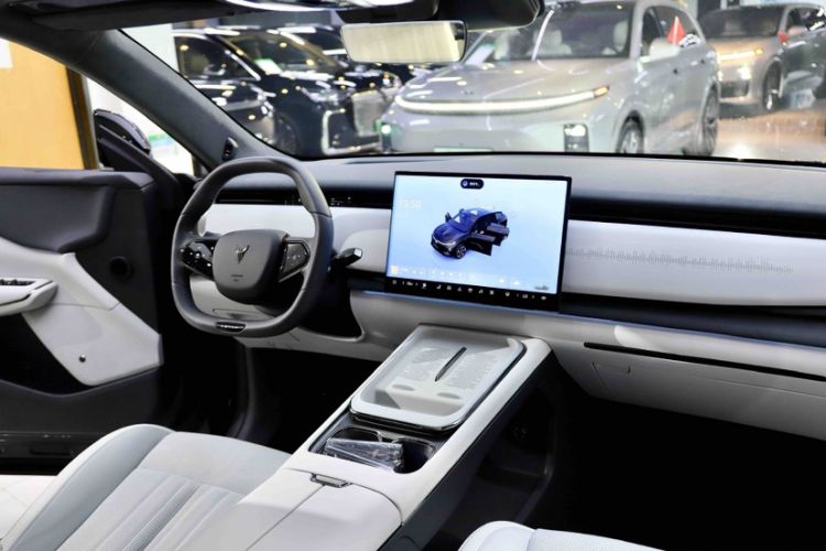 Used VOYAH COURAGE 2024 Long-Range Supercharge Edition Interior 3