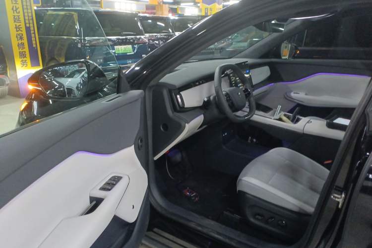 Used VOYAH COURAGE 2024 Long-Range Supercharge Edition Interior 3