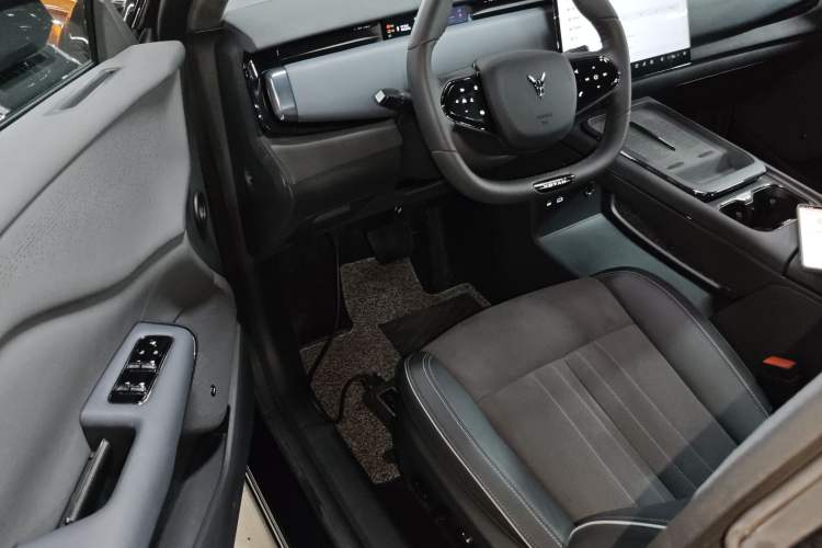 Used VOYAH COURAGE 2024 Four-Wheel Drive Global Edition Interior 3