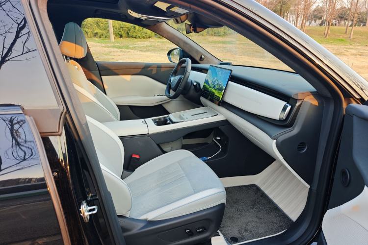 Used VOYAH COURAGE 2024 Long-Range Supercharge Edition Interior 4