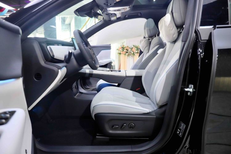 Used VOYAH COURAGE 2024 Long-Range Supercharge Edition Interior 4