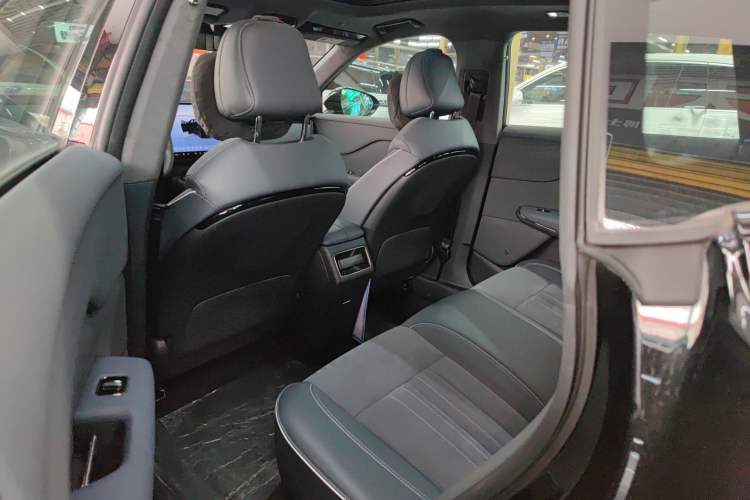 Used VOYAH COURAGE 2024 Four-Wheel Drive Global Edition Interior 4