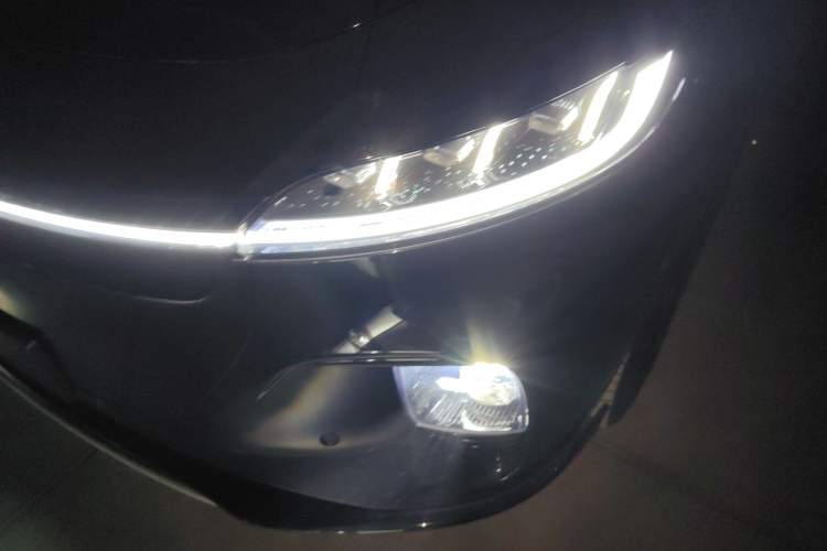 Used VOYAH COURAGE 2024 Long-Range Supercharge Edition Left Front Headlight