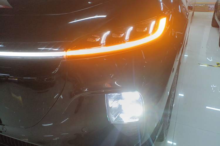 Used VOYAH COURAGE 2024 Long-Range Supercharge Edition Left Front Headlight