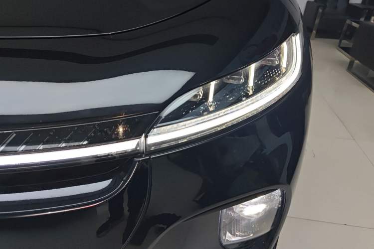 Used VOYAH COURAGE 2024 Long-Range Supercharge Edition Left Front Headlight
