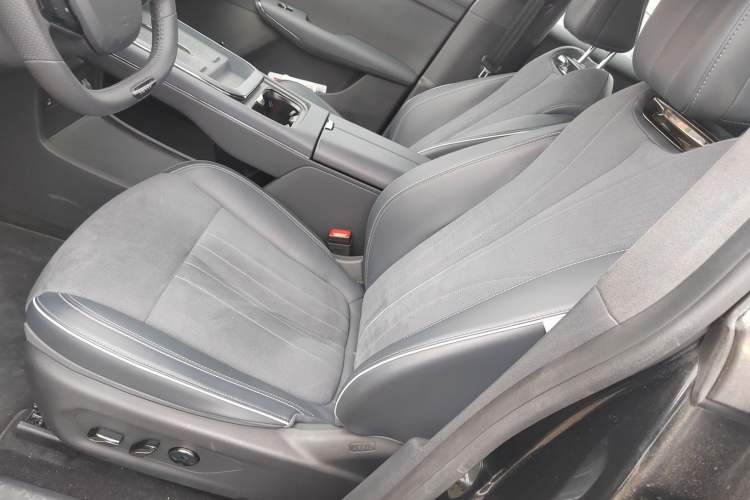 Used VOYAH COURAGE 2024 Four-Wheel Drive Global Edition Left Front Seat