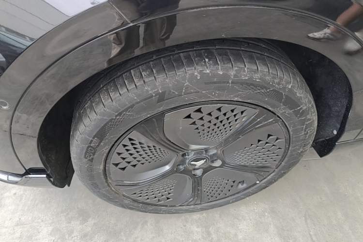 Used VOYAH COURAGE 2024 Long-Range Smart Edition Left Front Wheel Hub