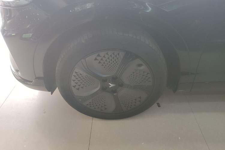 Used VOYAH COURAGE 2024 Long-Range Smart Edition Left Front Wheel Hub