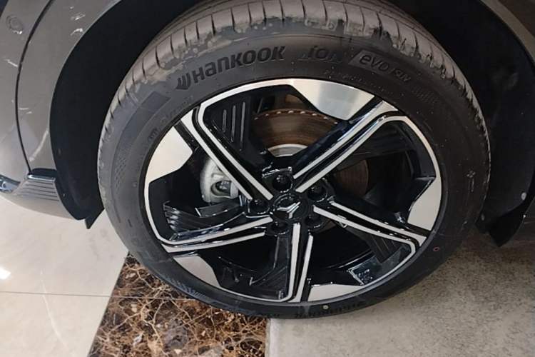 Used VOYAH COURAGE 2024 Long-Range Supercharge Edition Left Front Wheel Hub