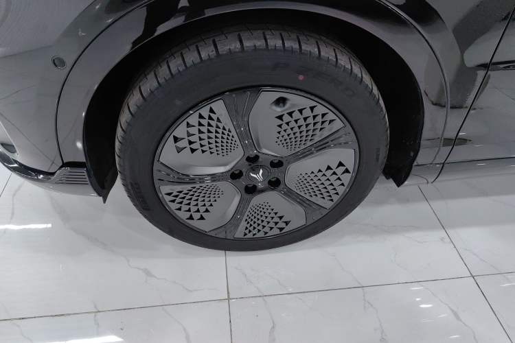 Used VOYAH COURAGE 2024 Four-Wheel Drive Global Edition Left Front Wheel Hub