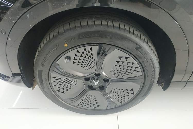 Used VOYAH COURAGE 2024 Long-Range Supercharge Edition Left Front Wheel Hub