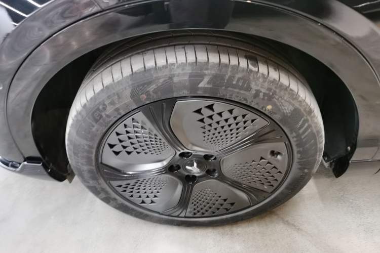 Used VOYAH COURAGE 2024 Long-Range Supercharge Edition Left Front Wheel Hub