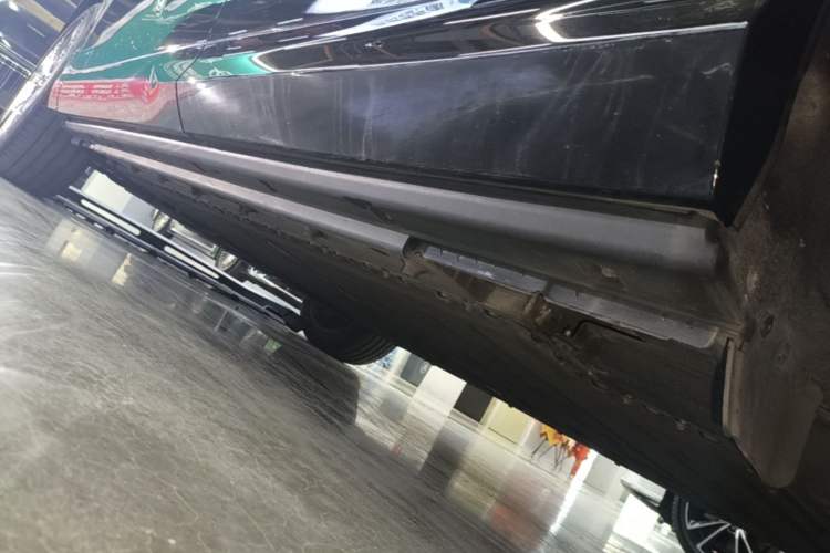 Used VOYAH COURAGE 2024 Long-Range Smart Edition Left Side Sill