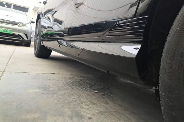 Used VOYAH COURAGE 2024 Long-Range Smart Edition Left Side Sill
