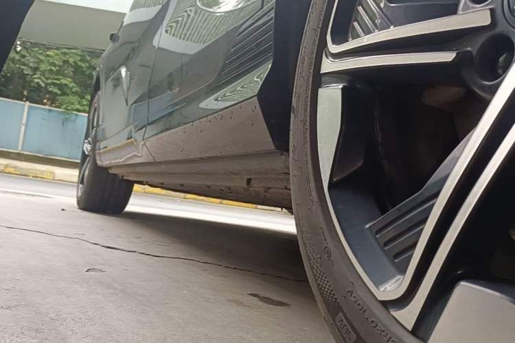 Used VOYAH COURAGE 2024 Long-Range Supercharge Edition Left Side Sill