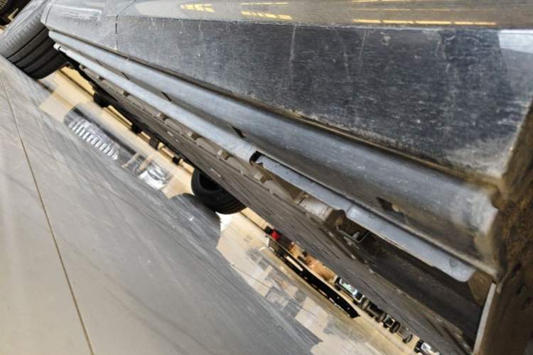 Used VOYAH COURAGE 2024 Long-Range Supercharge Edition Left Side Sill